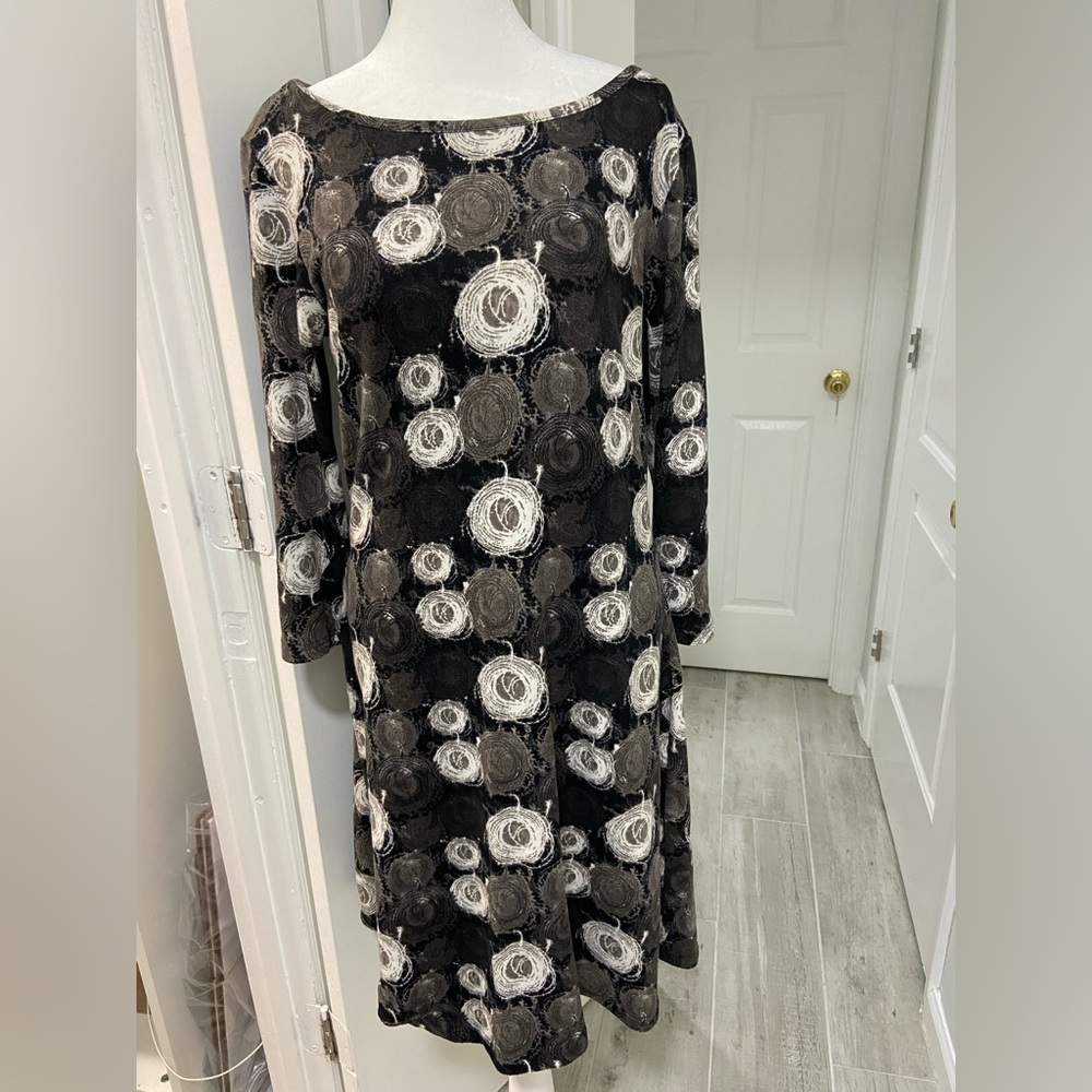 Chic Black and White Floral 3/4 Sleeve Dress